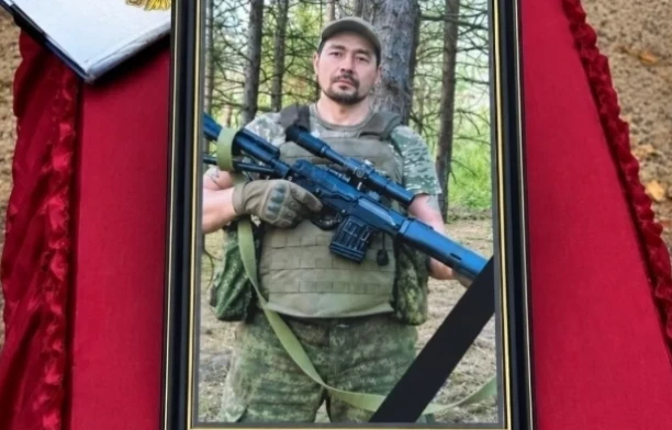 Родные и близкие проводили в последний путь многодетного отца Станислава Рюмина, погибш...