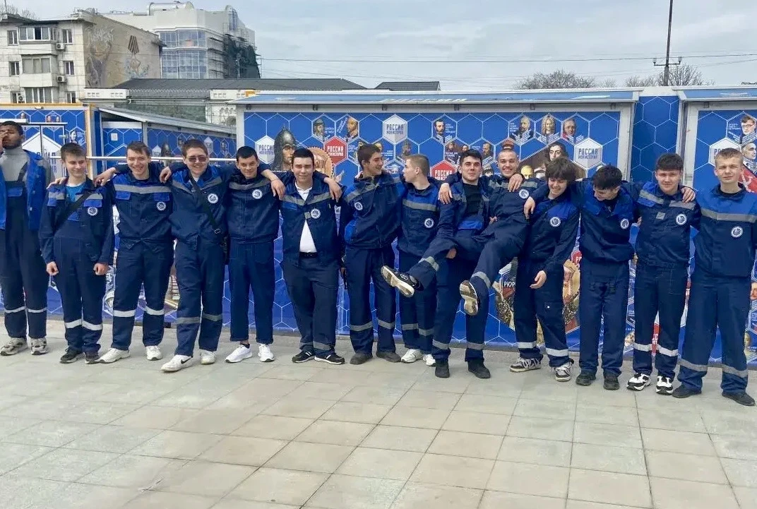 🌟 В центре крымской столицы, на площади Ленина, открылся мобильный исторический парк «...