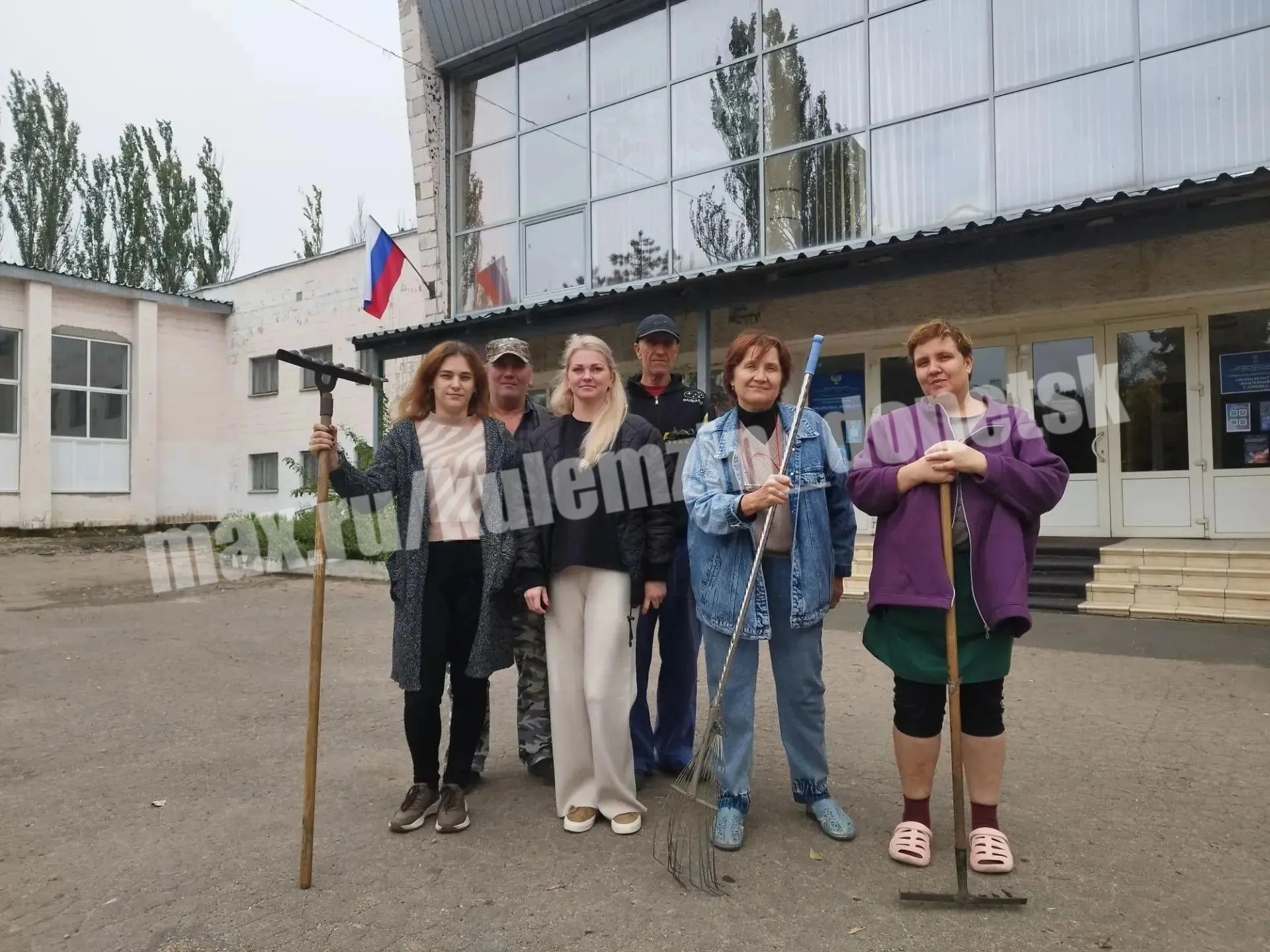 🌳 Сотрудники учреждений спорта и культуры приняли активное участие в еженедельной акци...