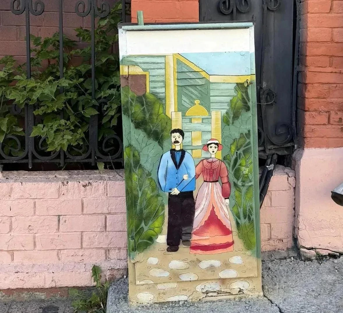 Тюменские художники нашли для себя новые холсты на улицах города.
