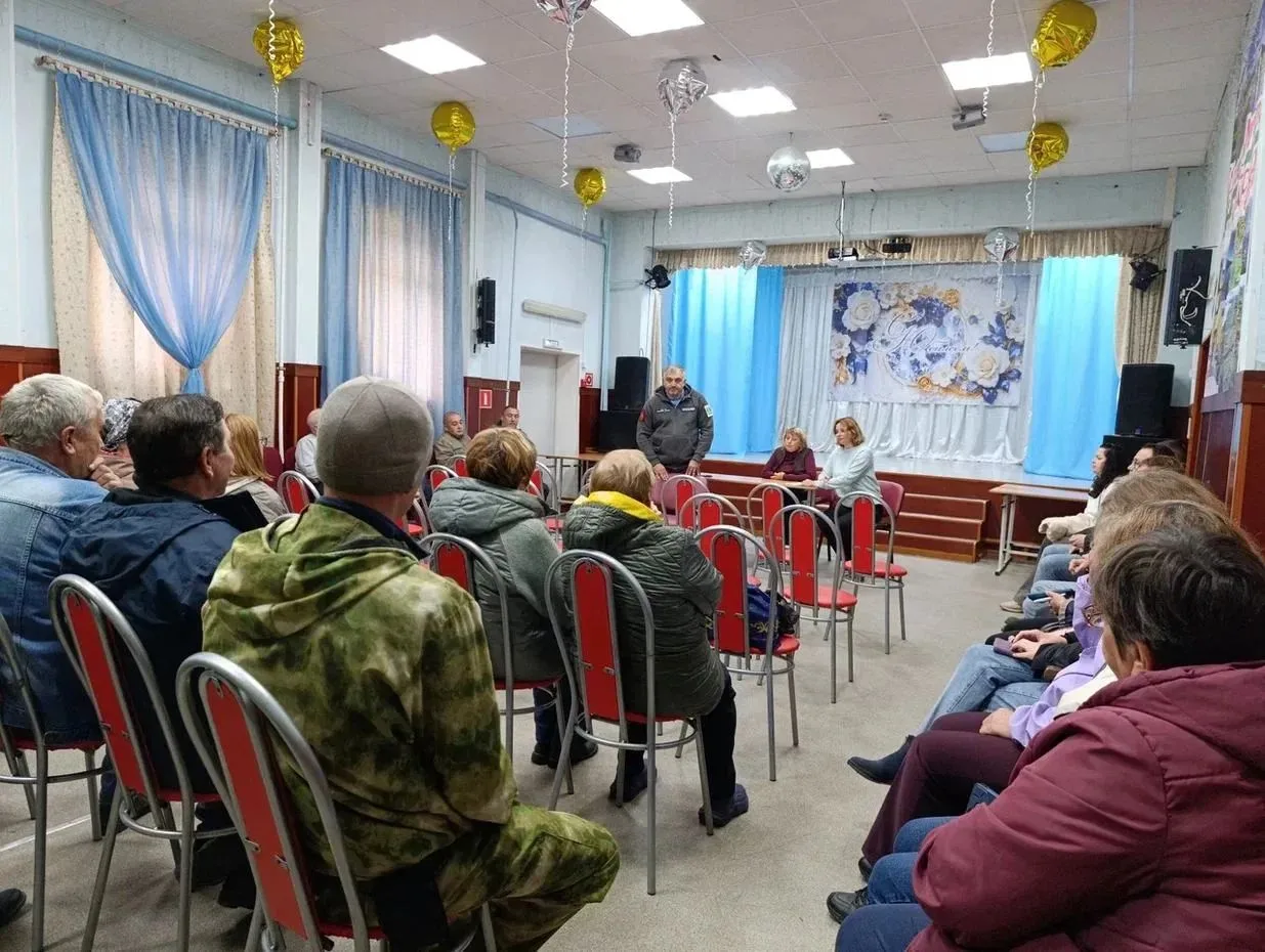 В Мутном Материке сегодня говорили о самых насущных для села вопросах: связи, авиаперев...