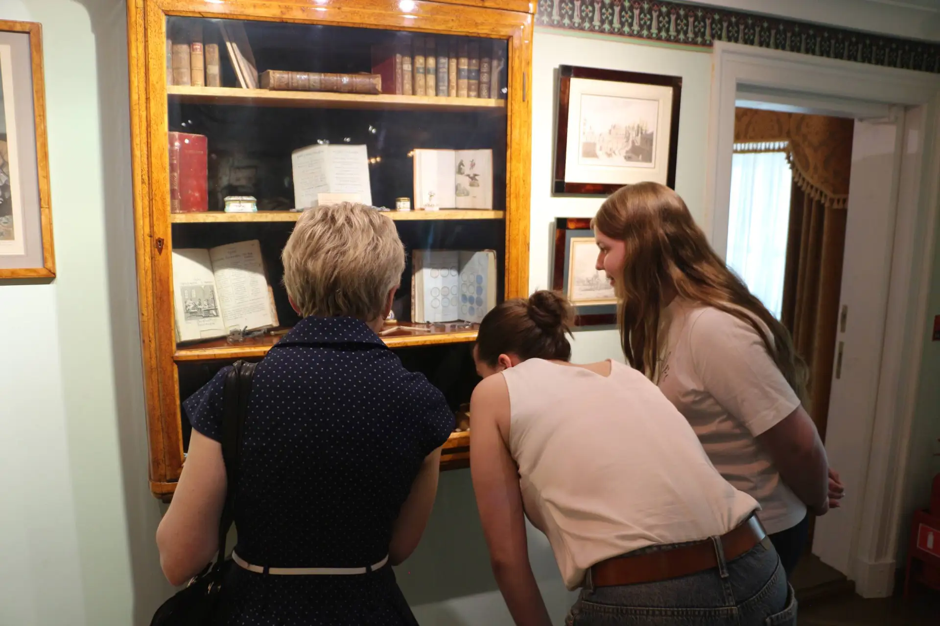 В день рождения А.С. Пушкина в гости к дяде поэта В.Л. Пушкину
 
🎩📜6 июня в День русского языка ст