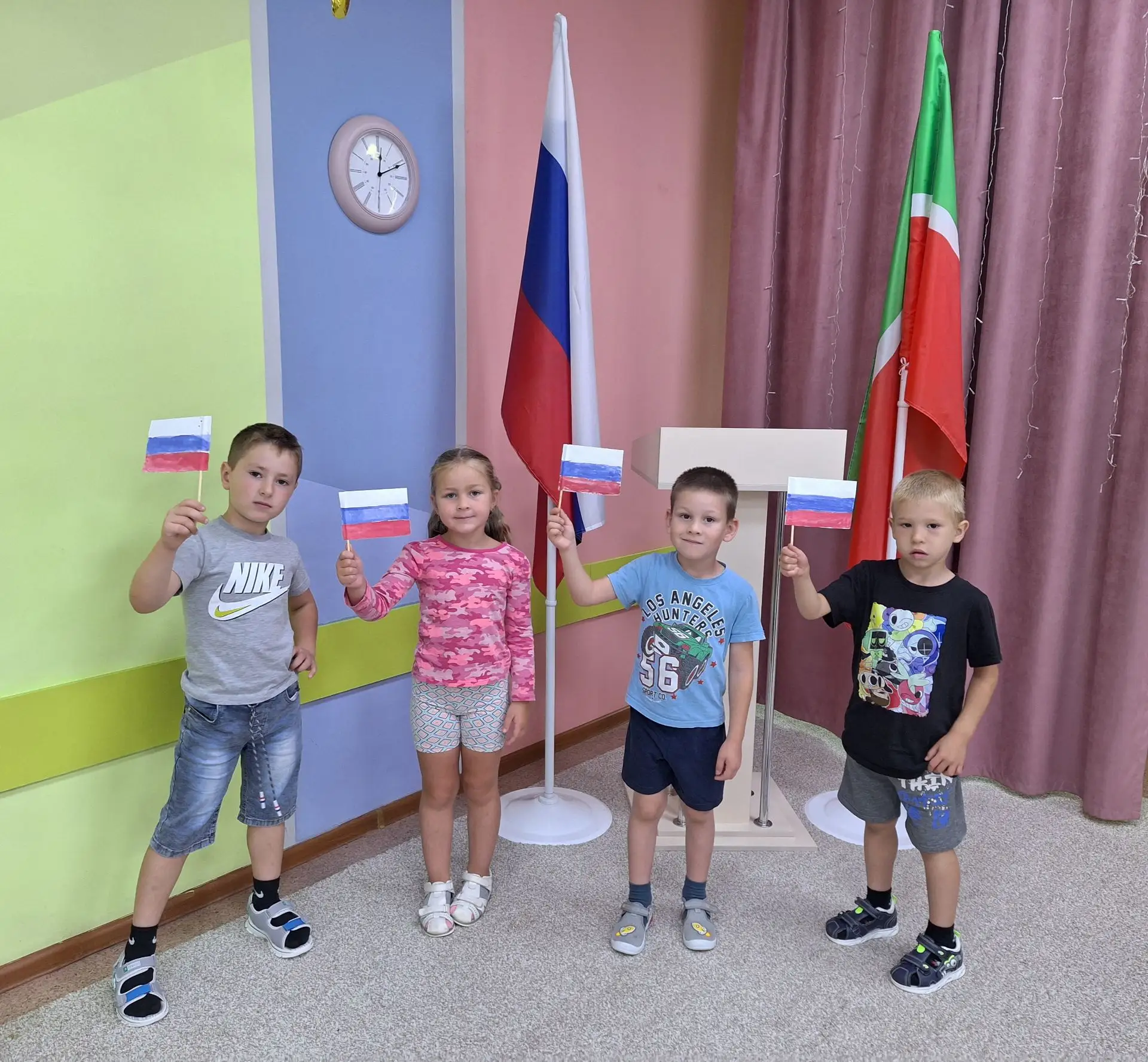 22 августа - День Государственного флага России.