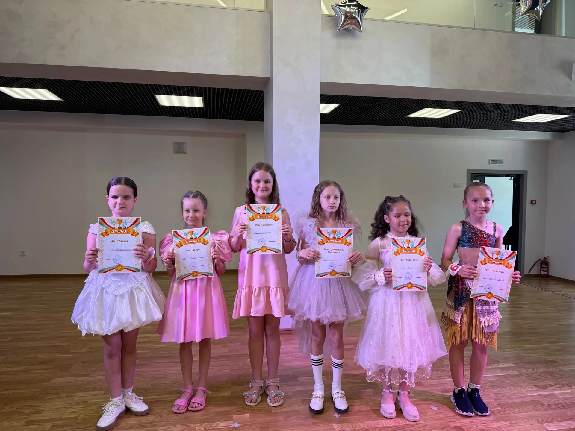 🌟 В лагере прошло одно из главных событий смены — конкурс «Мисс Лагеря»! 🌟

В этот день сцена прев