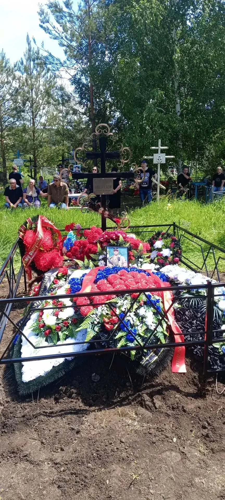В последний путь с воинскими почестями и доблестями сегодня в с Андреевка проводили молодого парня, 