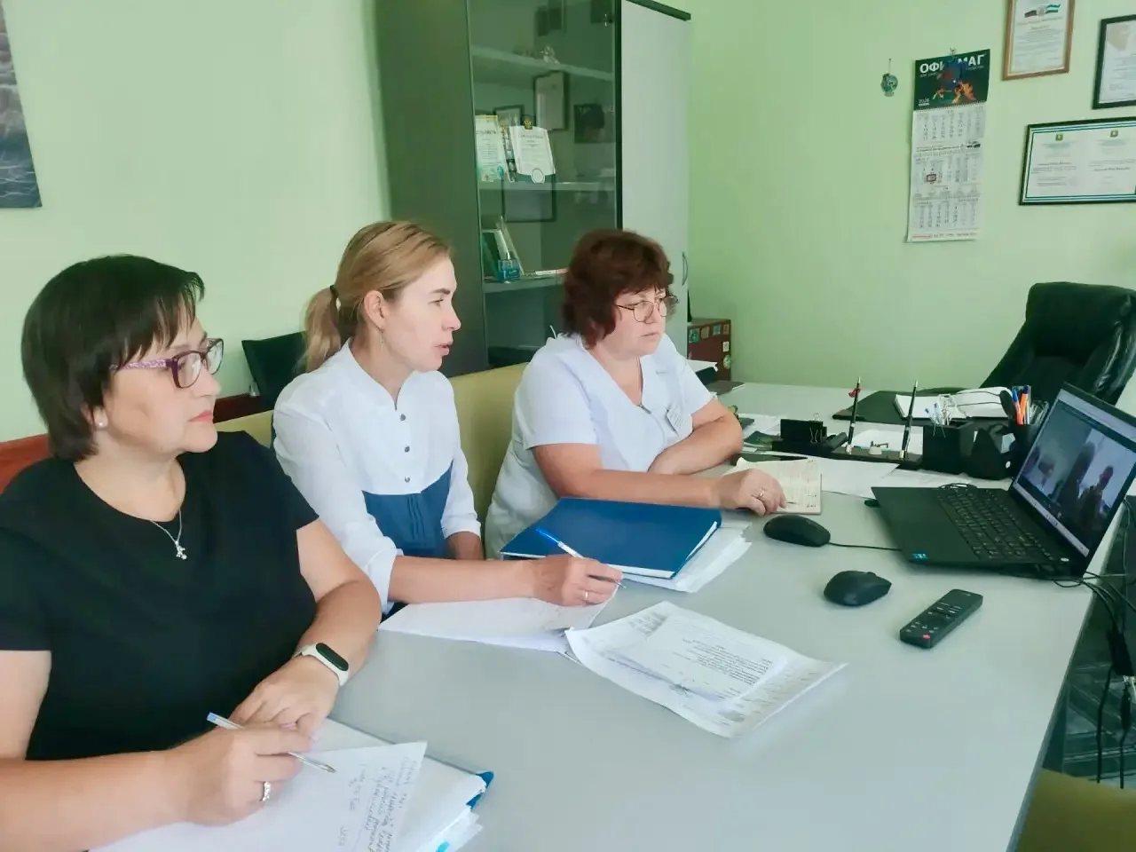 💻 Наши специалисты приняли участие в онлайн-встрече с коллегами из Серафимовского детс...
