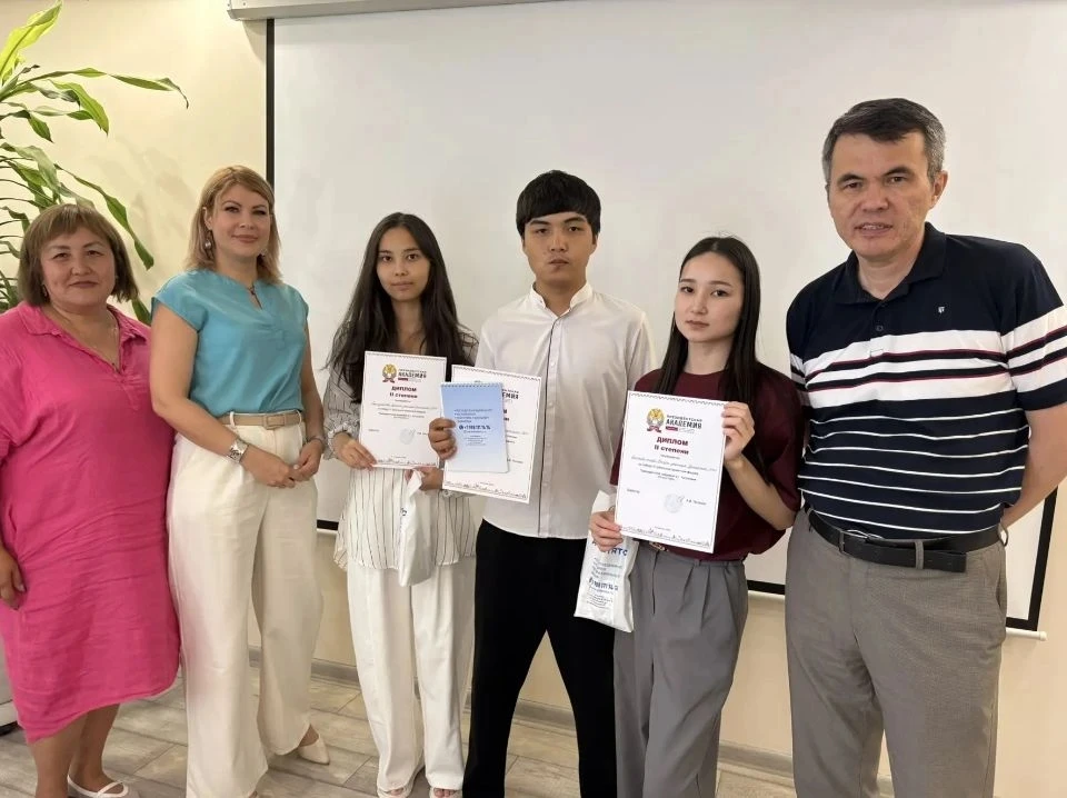 🎓 Шестой школьный форум Президентской академии в Астрахани: наши ученики представили свои проектные