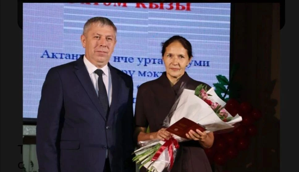 Буген Әлфия Авзалова исемендәге мәдәният сараенда Укытучылар көненә багышланган бәйрәм ...