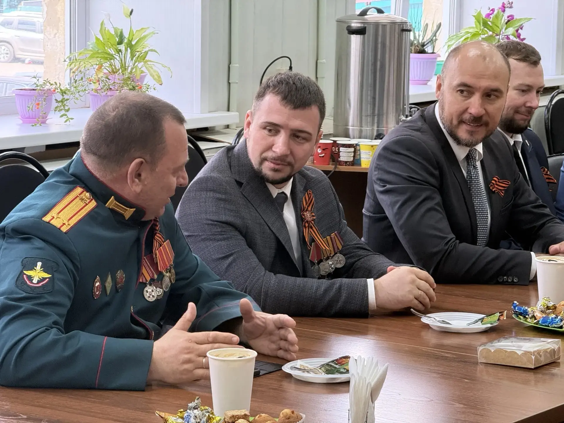 🇷🇺 9 мая в Железногорске-Илимском состоялся торжественный смотр юнармейских и студенческих отрядов, 