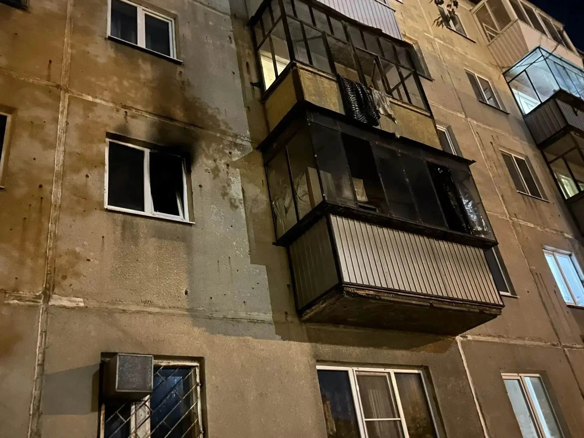 🔥 В Каменске-Уральском пожар в квартире на Физкультурников, есть пострадавший