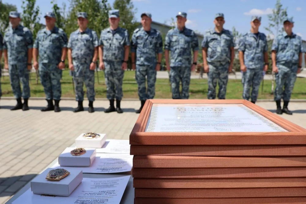Начальник УМВД России по Архангельской области генерал-майор полиции Дмитрий Остапенко проверил несе