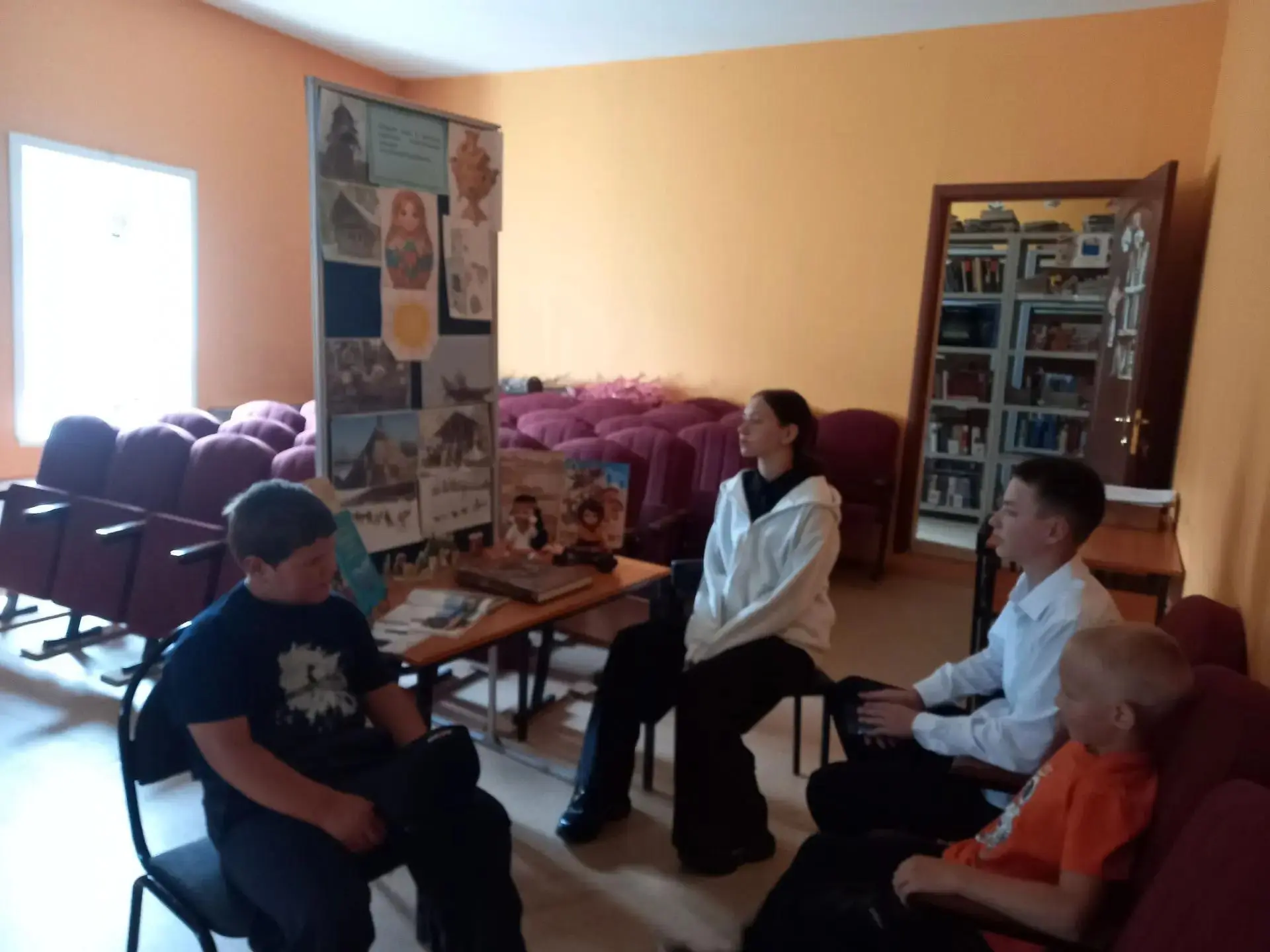 📚🌿 В сельской библиотеке №4 села Лесное прошла увлекательная встреча для юных читател...