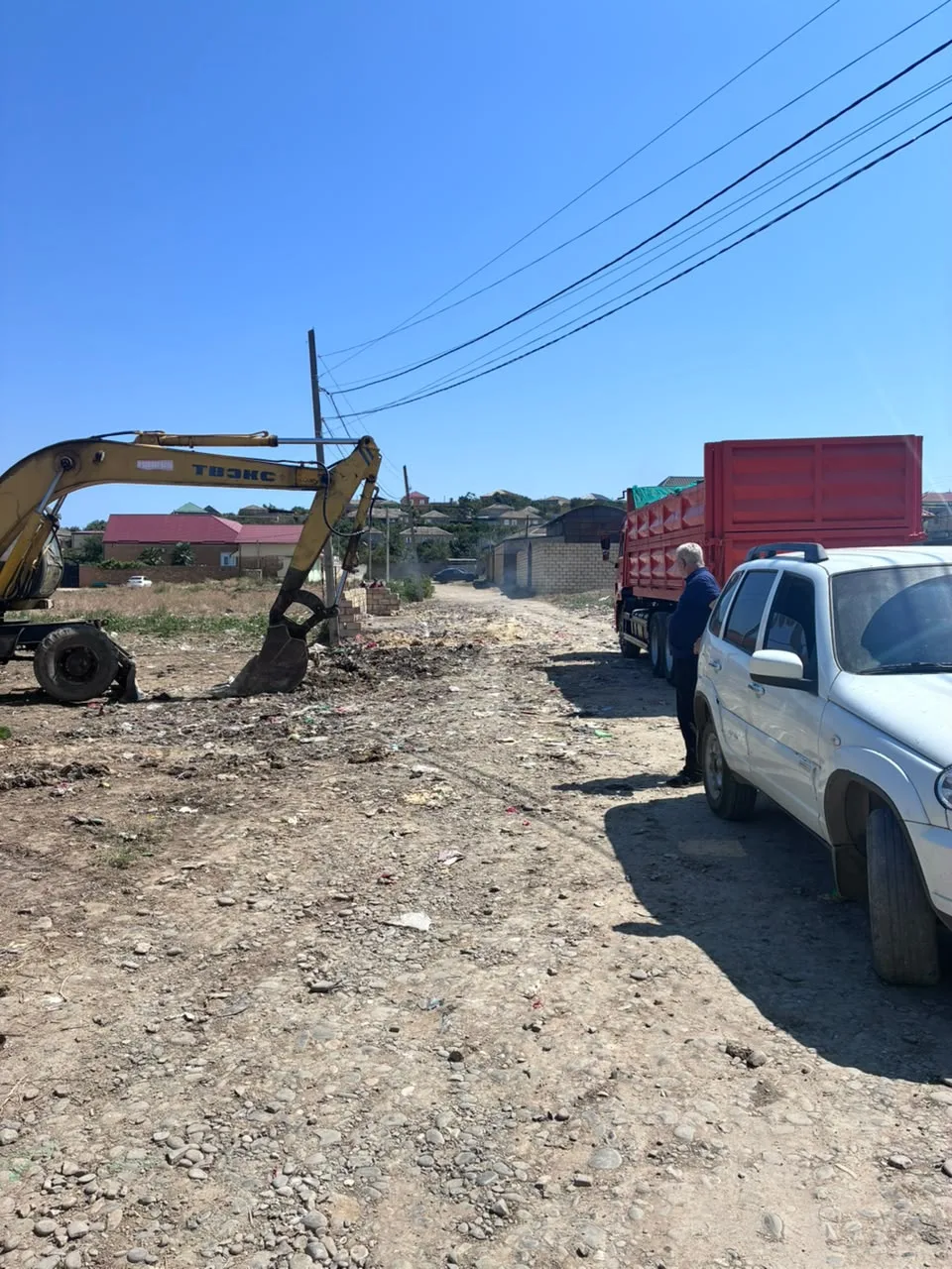 В Сабнове приступили к уборке мусора. Видимо глава села услышал.