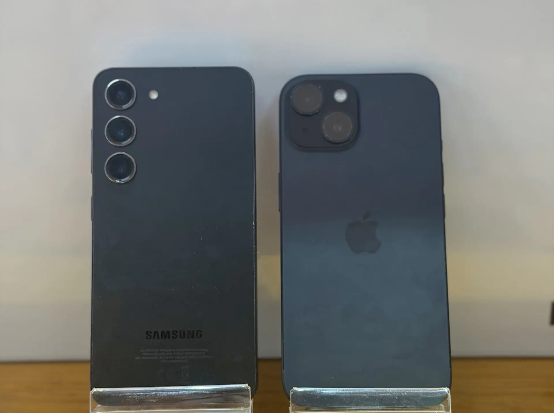 iPhone 15  128
