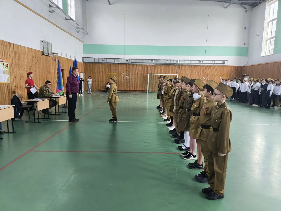 🎖️ Смотр строя и песни: патриотический праздник в нашей школе  В рамках месячника оборонно-массовой 