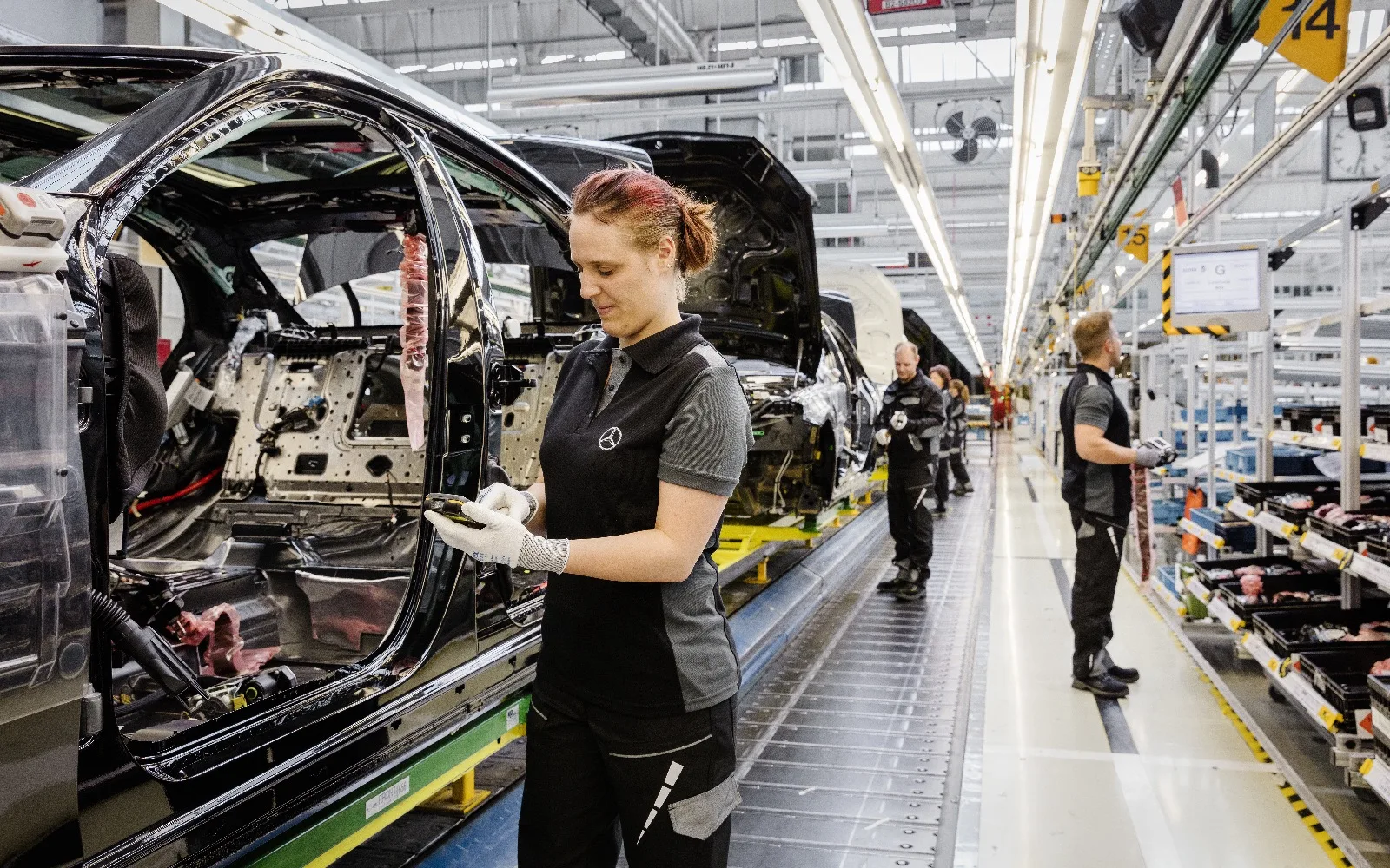 Mercedes зовёт работать больше — и бесплатно 🚗