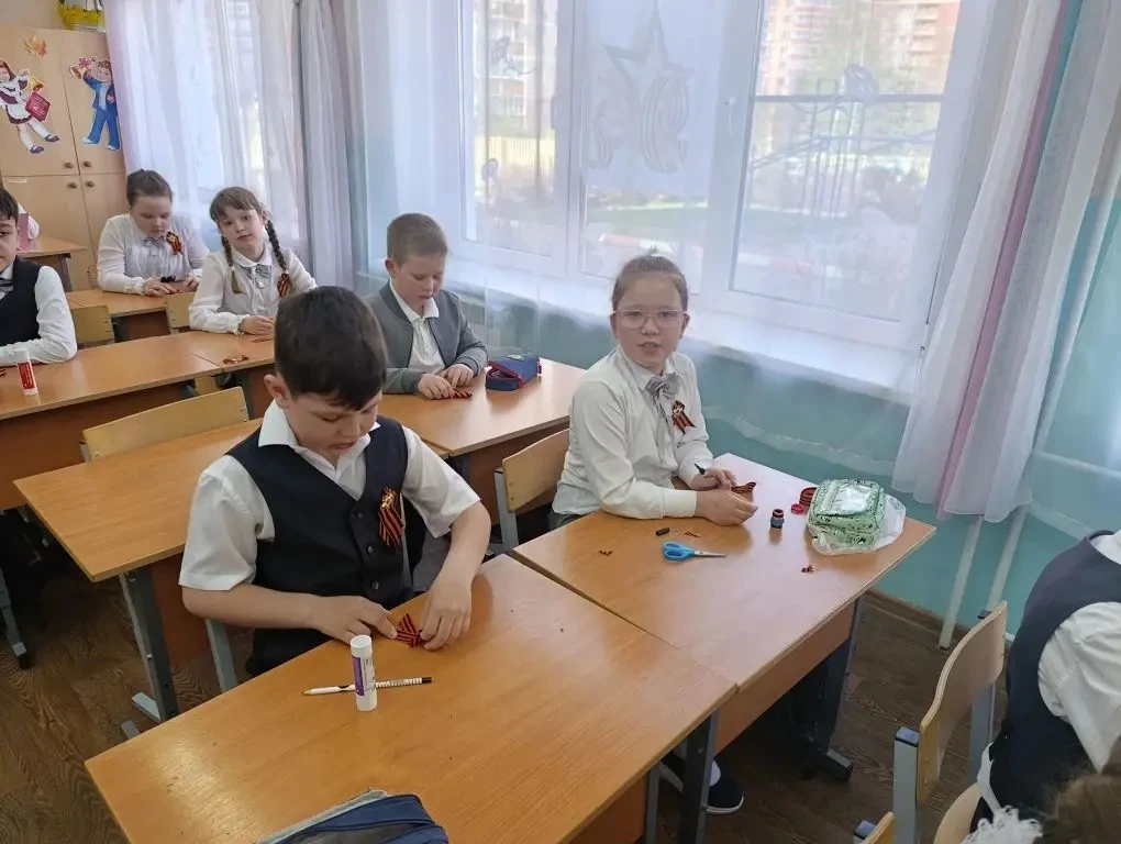 🇷🇺 Георгиевская ленточка – символ Победы из добрых рук  В преддверии 81-й годовщины Великой Победы у