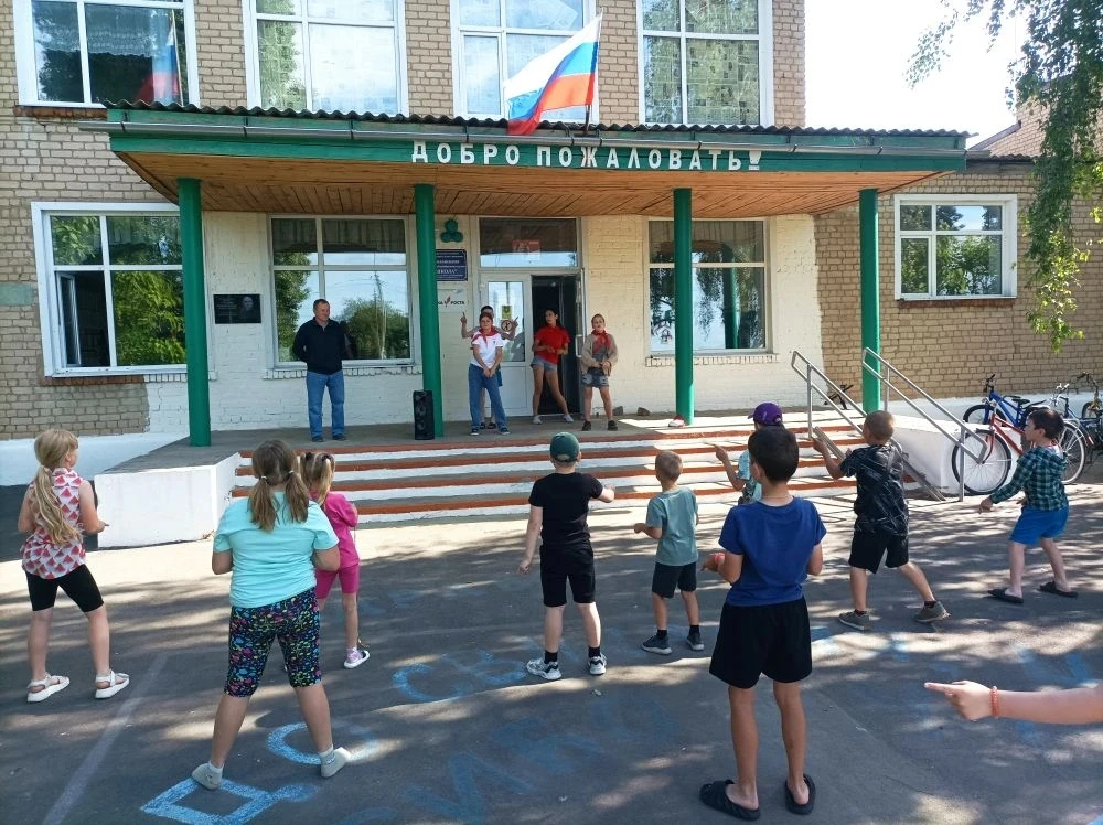 Пятый день в нашем пришкольном лагере пролетел на одном дыхании! Сегодня у нас был необычный микс — 