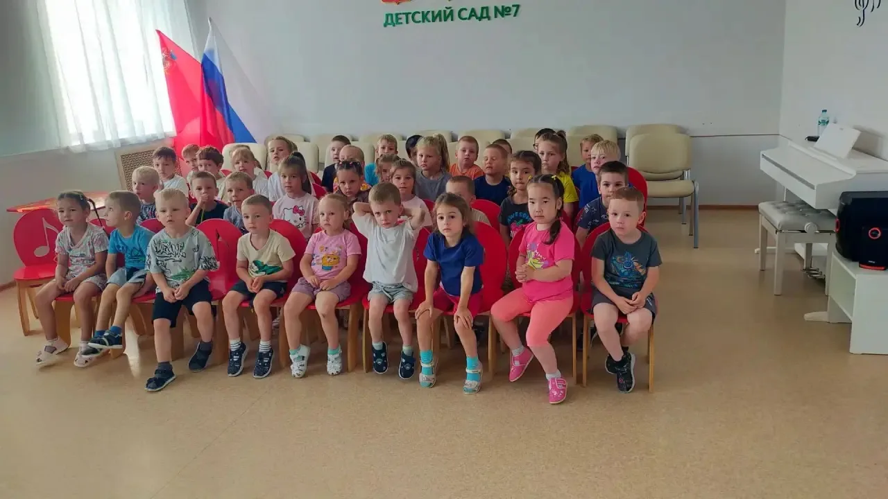 Сегодня группу старшего возраста ДО 7 (МБОУ "СОШ 2 г. Рошаль) посетила  библиотекарь из...
