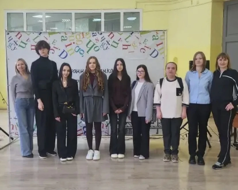 🚀 HELLO, SCHOOL! Итоги Englishmania: 🚀  🎉 Наши маленькие гении из 2б и 2в почти вышли на уровень "Ан