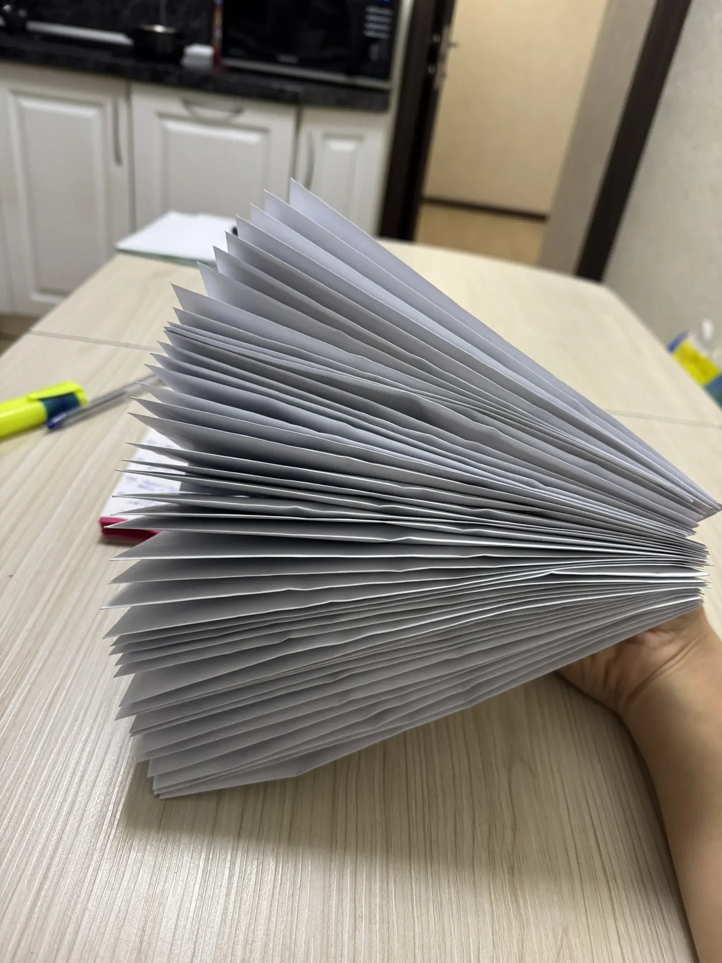 Мишутка со мной уроки сидит делает, а я вам посылки собираю. Уже 100 штук собрала 🤪 се...