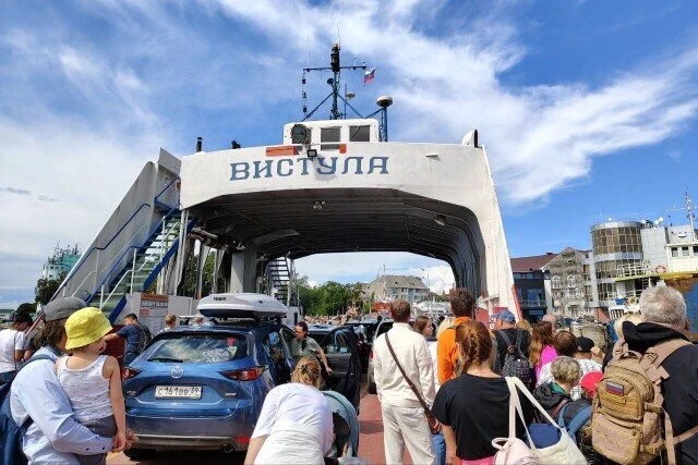 Жители пожаловались на запрет на использование катеров для переправы на Балтийскую косу. Подробности