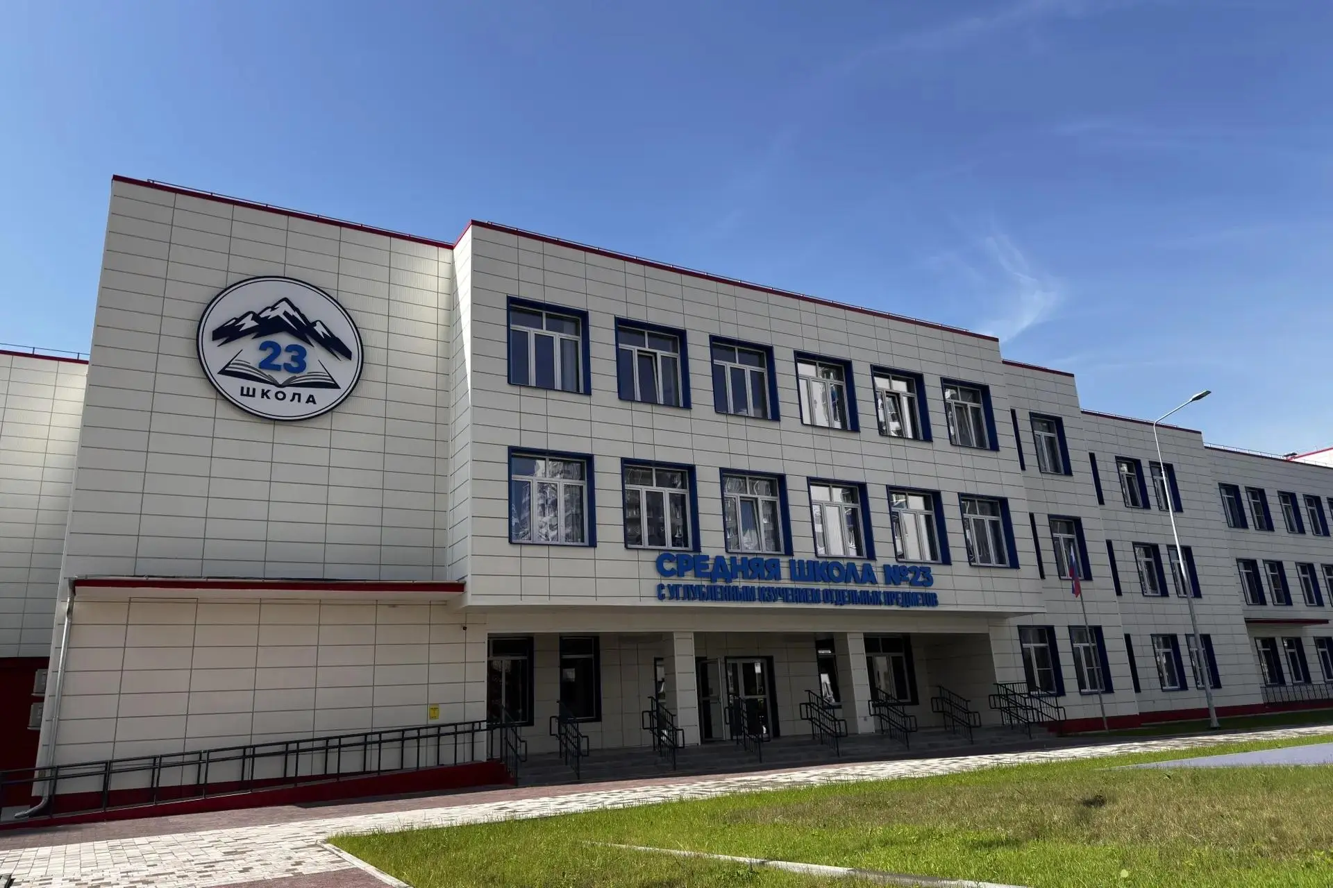 Новости департамента градостроительства 👉 Школу в микрорайоне Тихие зори готовят к при...