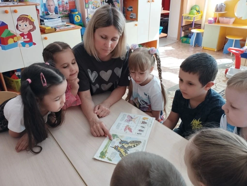 День бабочек в группе «Попугайчик» 🦋

Сегодня всё утро было посвящено удивительным бабочкам!

Ребят