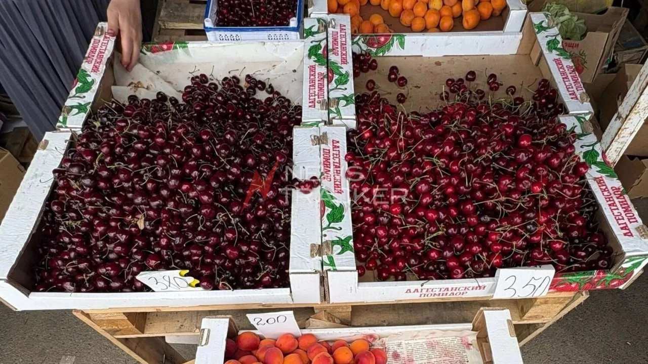 🍒 На рынках и в сетевых магазинах Ставрополя уже активно продают черешню — но цены у продавцов силь