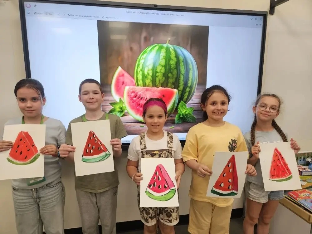 🍉 От нарисованных долек — к настоящим арбузам

Лето продолжается, а значит, наступает пора сочных а