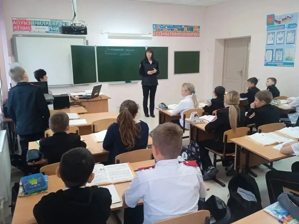 Профилактическая беседа инспектора ГИБДД о правилах дорожного движения
Цель беседы – профилактика де