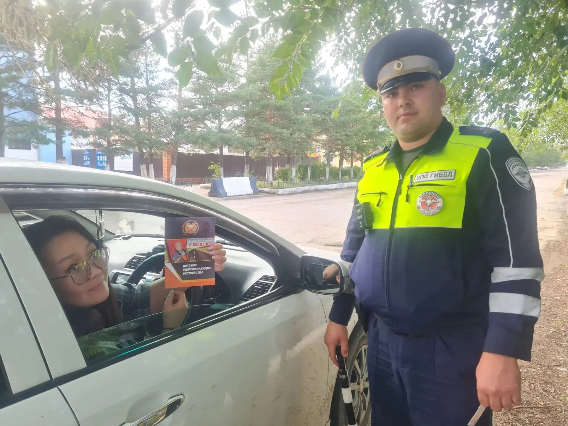 👮 В Агинском районе автоинспекторы напомнили водителям о применении ремней безопасности.