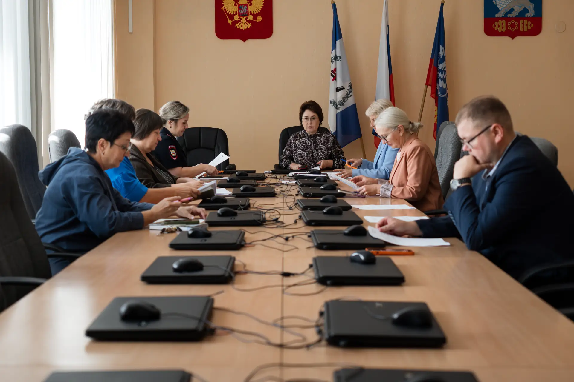 Заседание комиссии по делам несовершеннолетних и защите их прав под председательством н...