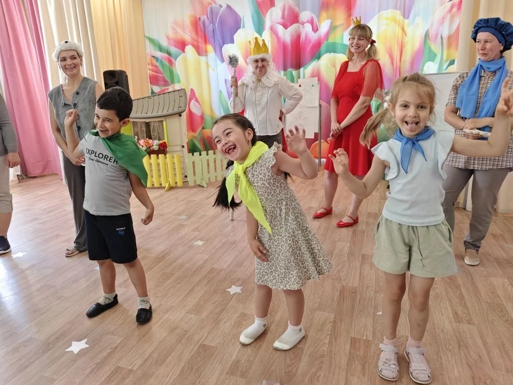 Сегодня в нашем лагере «Город детства» царила по-настоящему волшебная атмосфера. Мы отпраздновали де