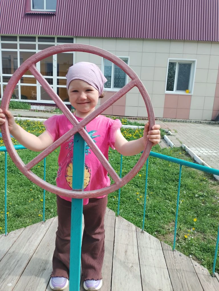 Прогулка на свежем воздухе. Группа Кроха.