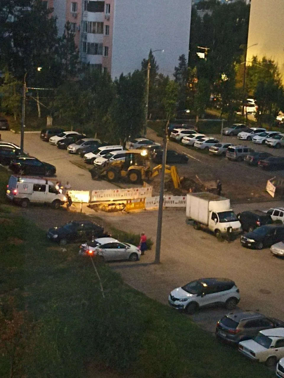 Горожане жалуются:

Приехали Т-Плюс грызть землю после гидравлических испытаний тепловых сетей. Горя