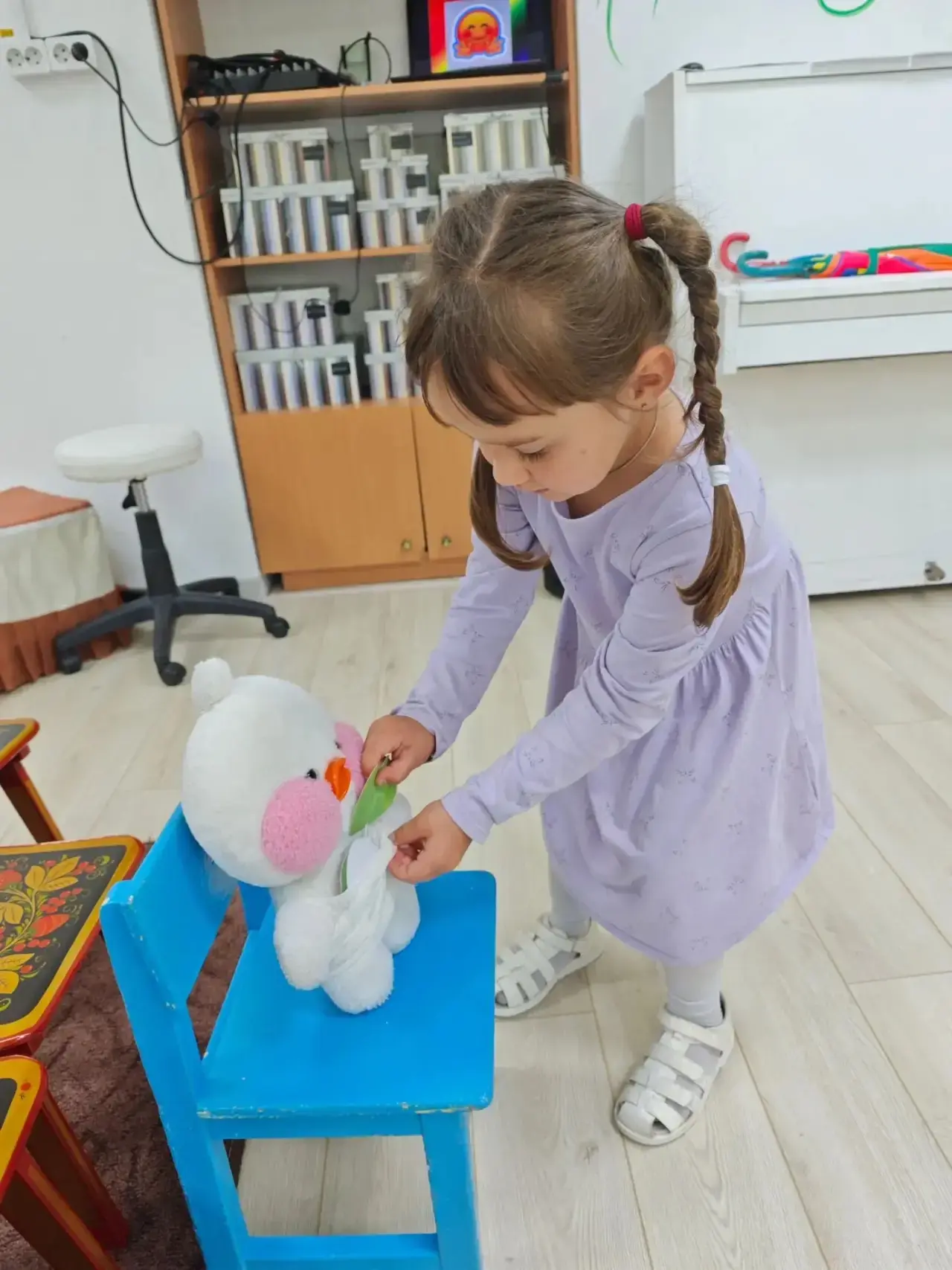 В нашем детском саду летом есть место не только весёлым прогулкам, но и важным урокам!
