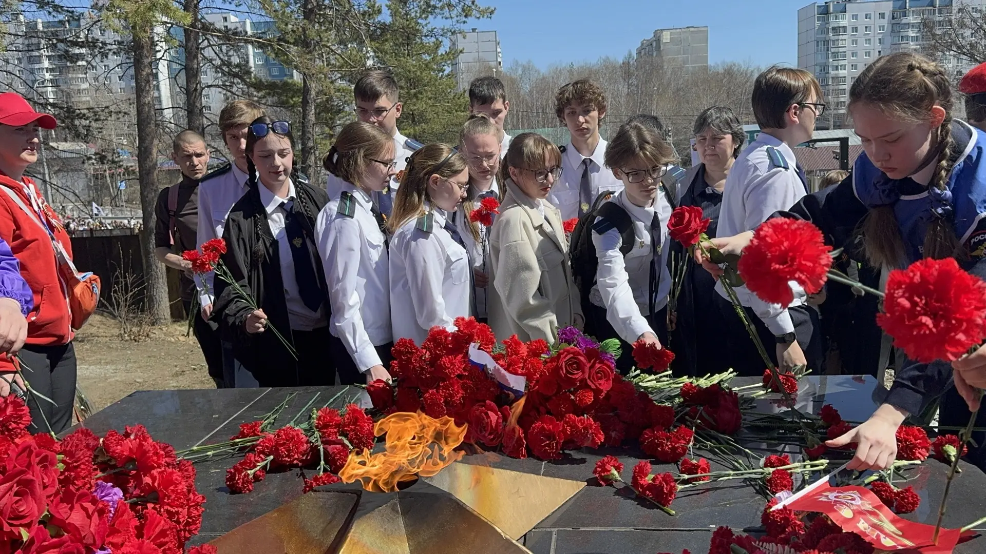 «В едином строю памяти: гимназисты и педагоги почтили подвиг героев»  Сегодня, 9 мая, наши гимназист