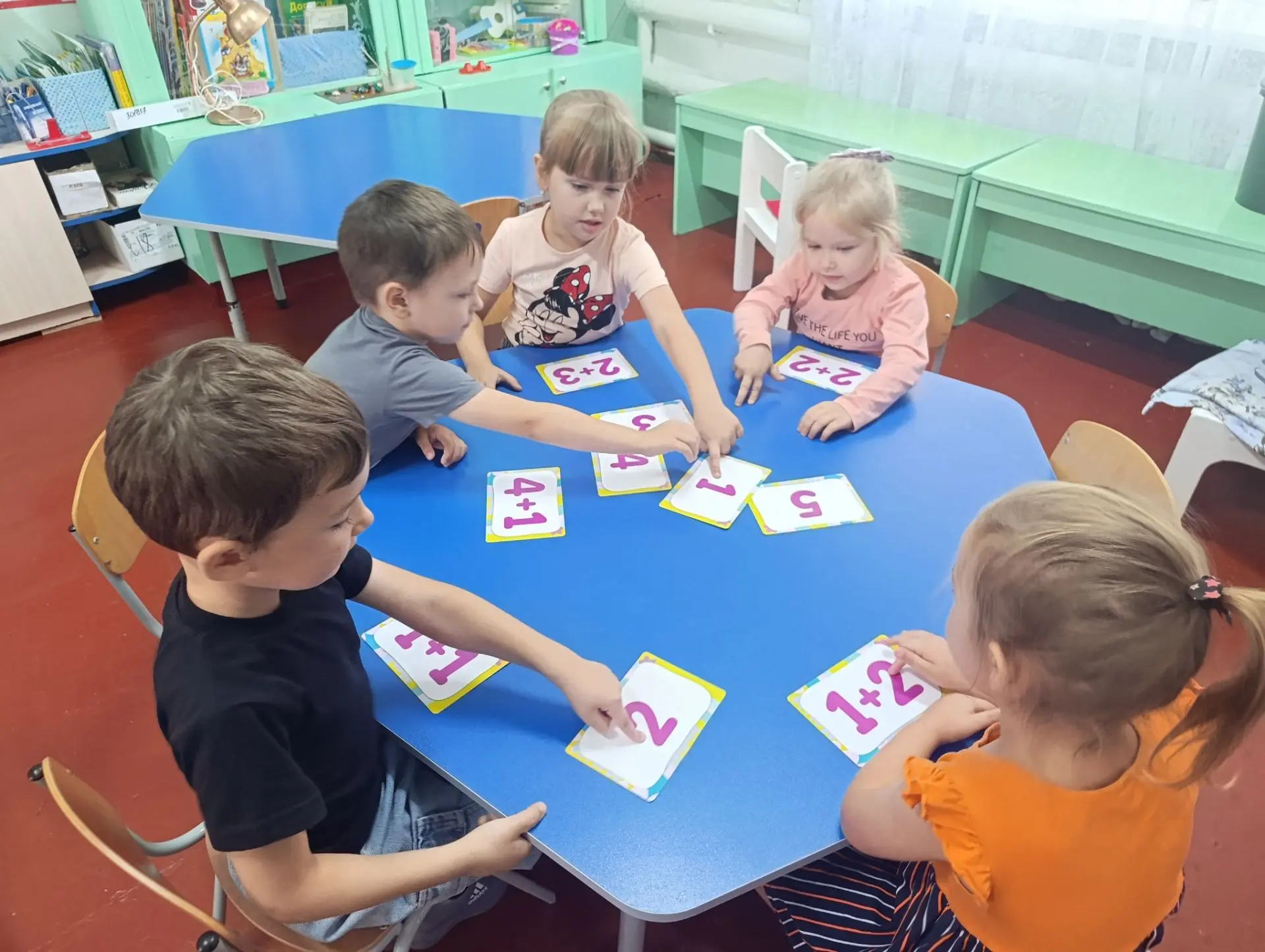 Цифра пять — с большим брюшком,