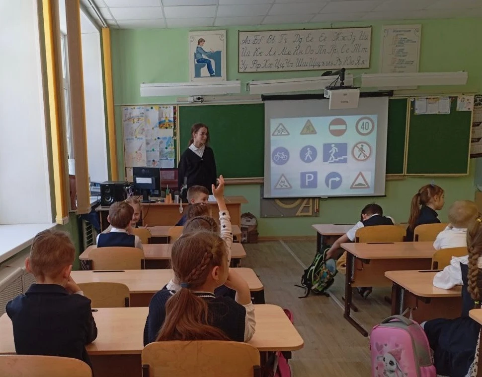 Правила безопасности 📍  На прошлой неделе учащиеся из объединения «Волонтеры и Добровольцы» нашего Л