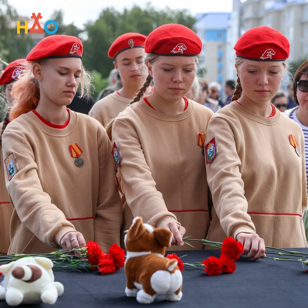 У «Арктики» началась акция памяти детей Донбасса

У стен ДК «Арктика» в центре Нарьян-Мара проходи