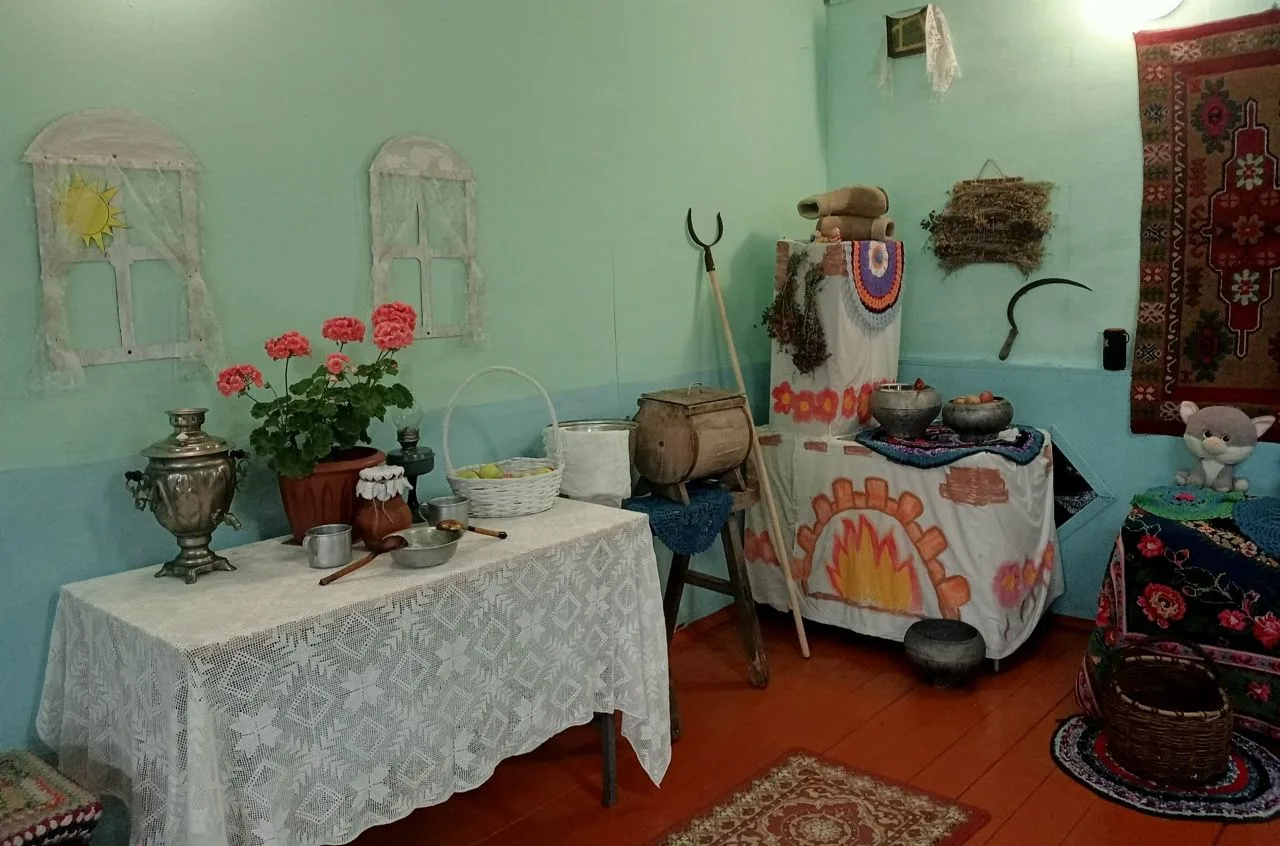В рамках Года  единства народов России в сельском клубе ст. Пронино подготовлена выстав...