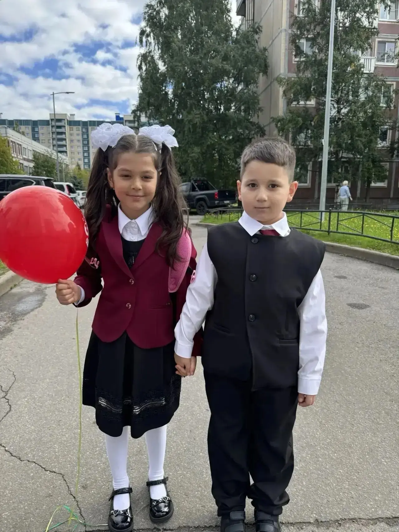 🎒Сегодня особенный и очень трогательный день: наши выпускники впервые переступили школ...