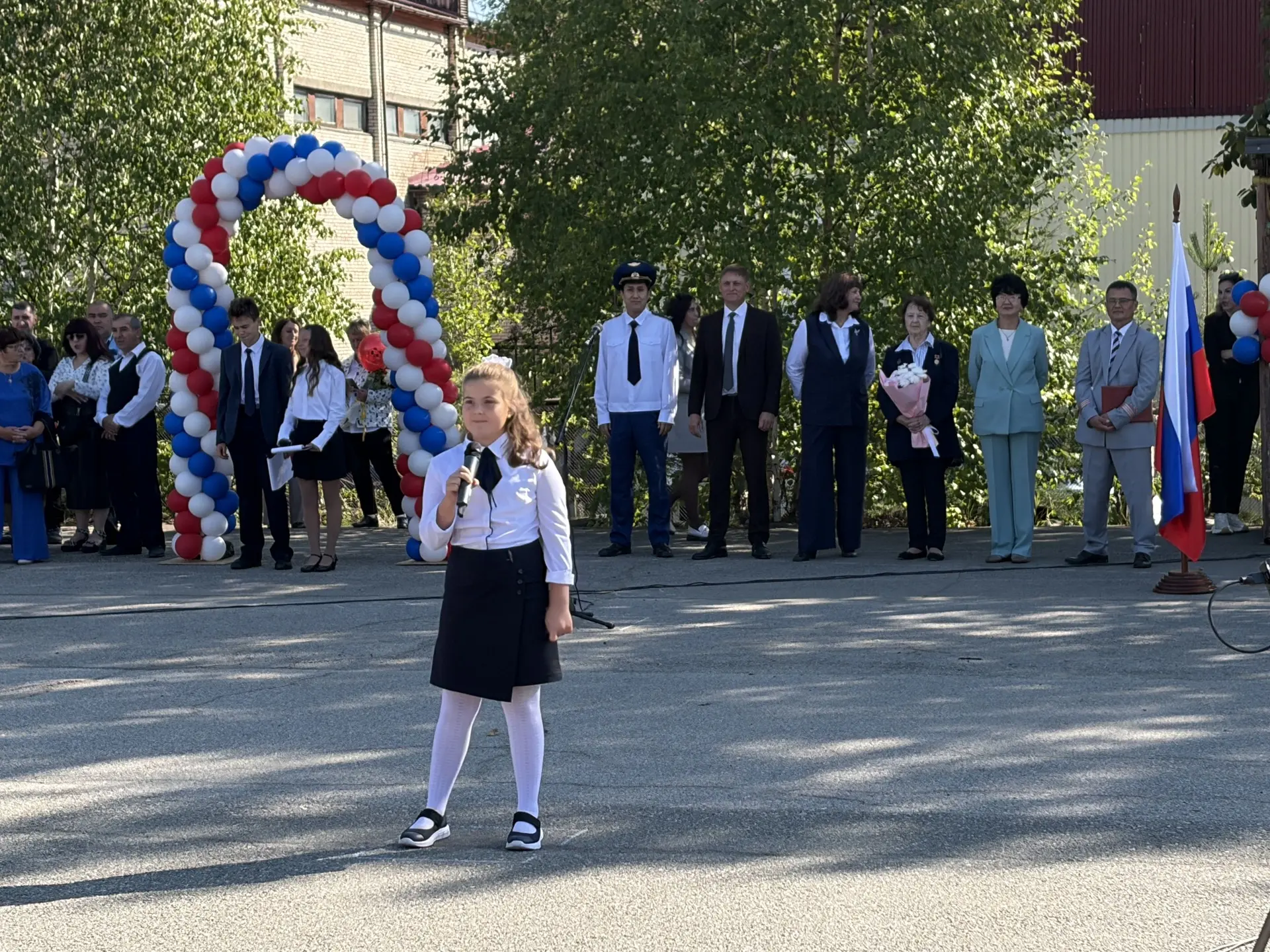 🌈 Сегодня в школах города Северобайкальск прошли торжественные линейки, посвящённые Дн...
