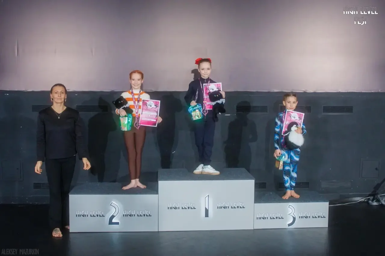 🥇ЗОЛОТО HIGH LEVEL FEST!  🌷Ученица 1 «Б» класса Сарычева Эмилия выступила на весеннем фестивале High