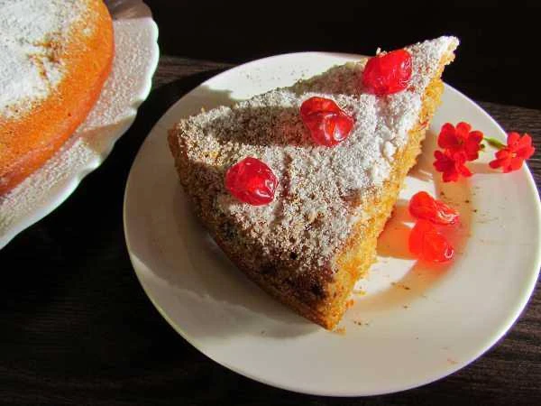 🍯 Постный медовый пирог с сухофруктами.  Ингредиенты:   • Пшеничная мука – 2 стакана  • Тёплая кипяч