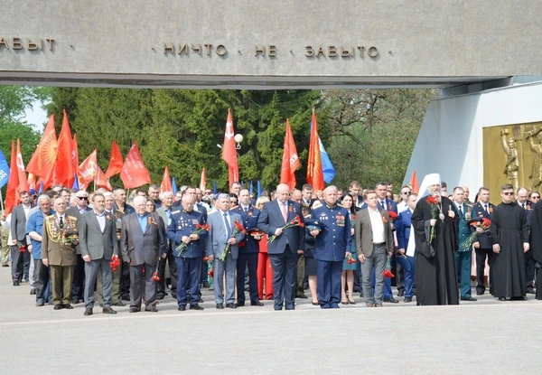 Руководство и ветераны академии в честь 81-й годовщины Великой Победы возложили цветы к Вечному огню