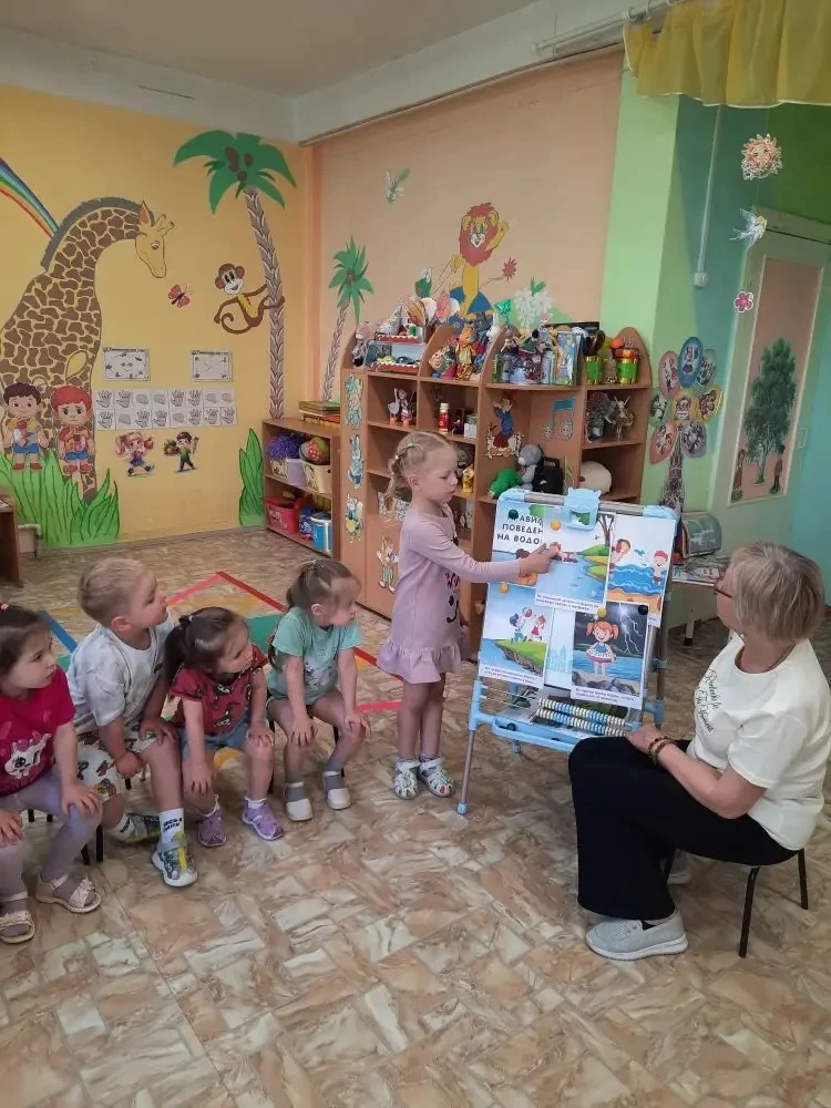 Обеспечение безопасности жизни и здоровья детей, наряду с образованием, является главно...
