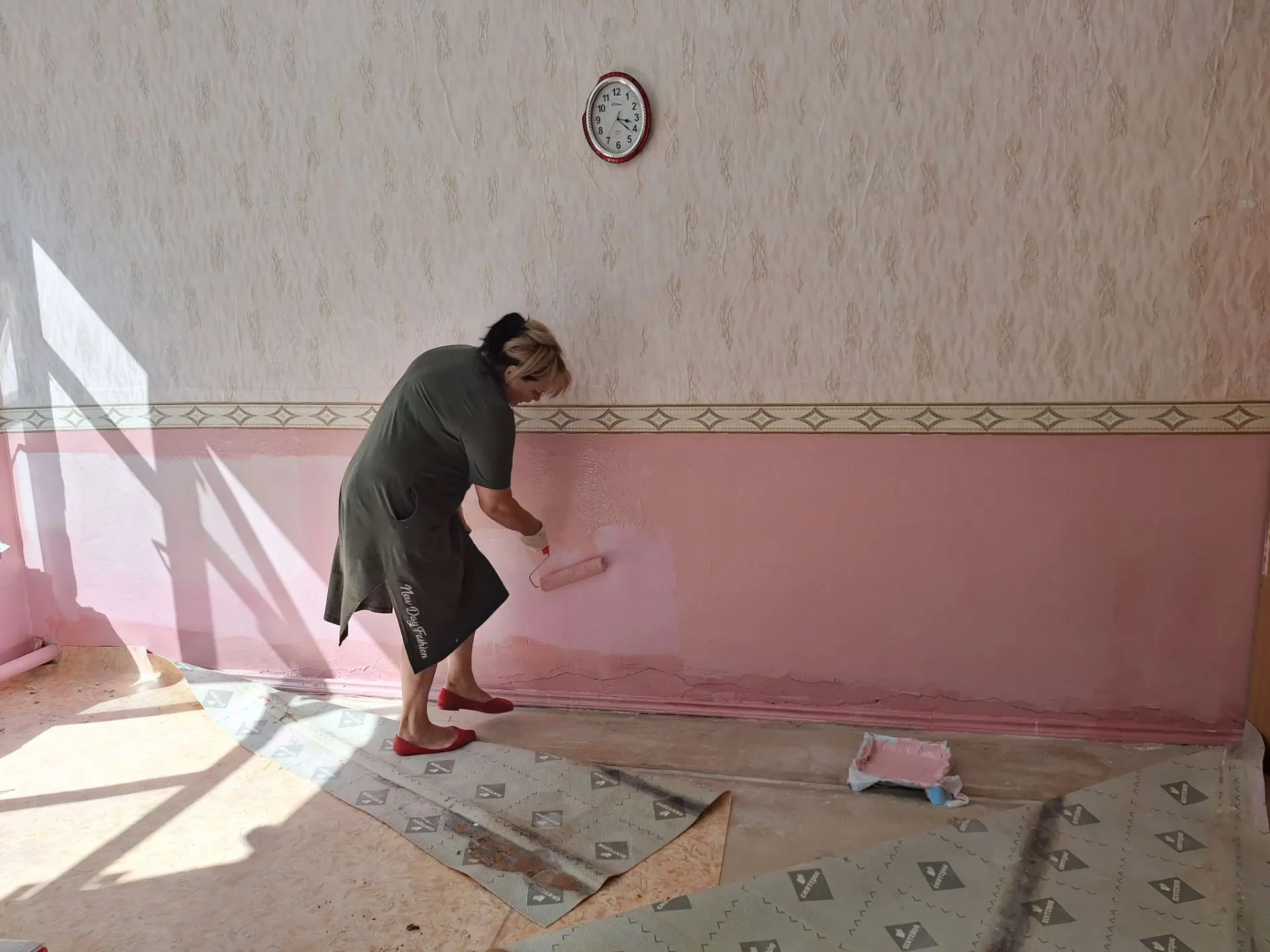 🎨 Вот и наступила горячая пора – наш дружный коллектив с энтузиазмом готовит садик к в...
