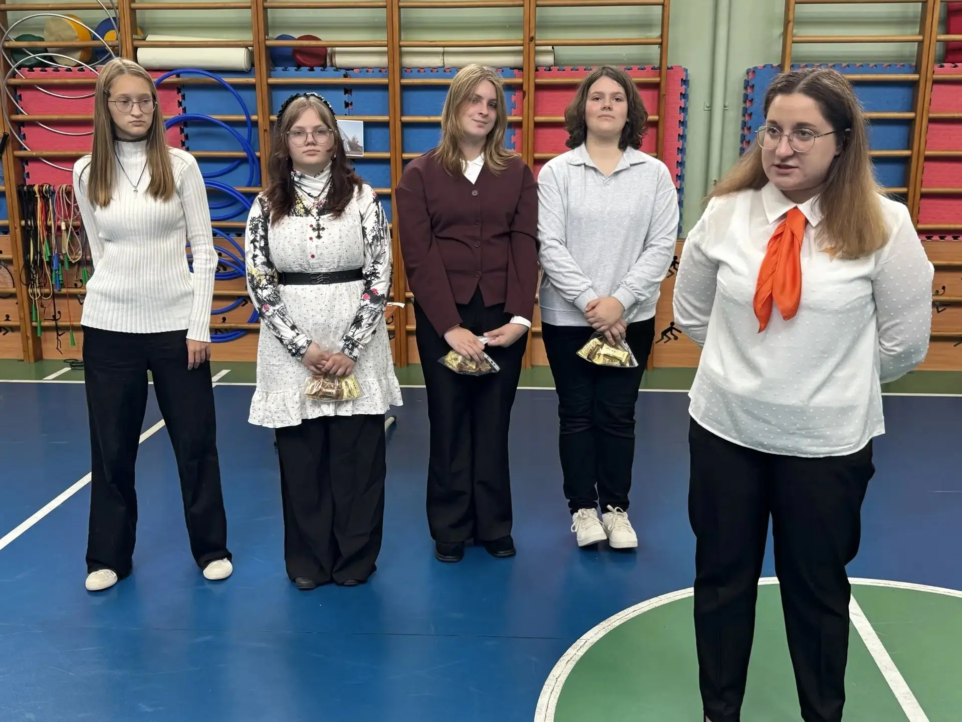 🎉 Сегодня в нашей школе был настоящий праздник — День языков народов России! 🎉Советни...